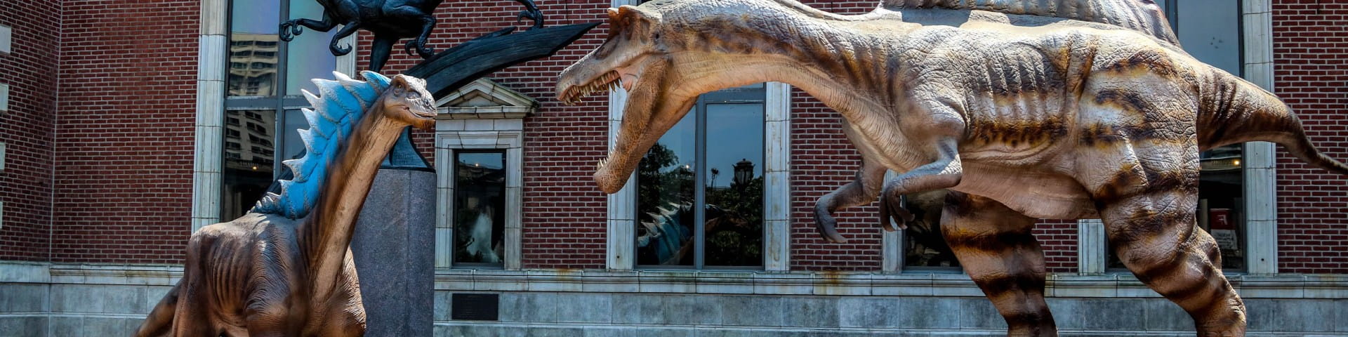 2 huge dinosaurs