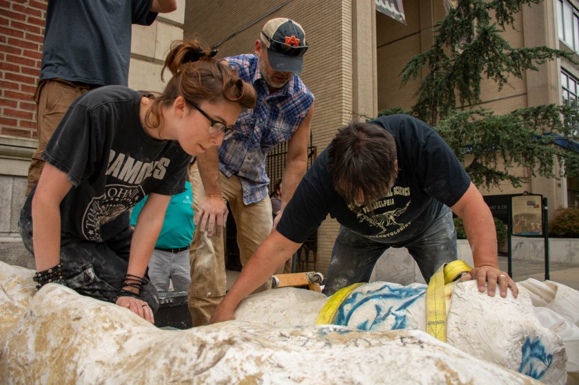 Team attaches large fossil jacket to crane