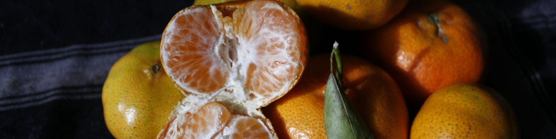 oranges in a pile