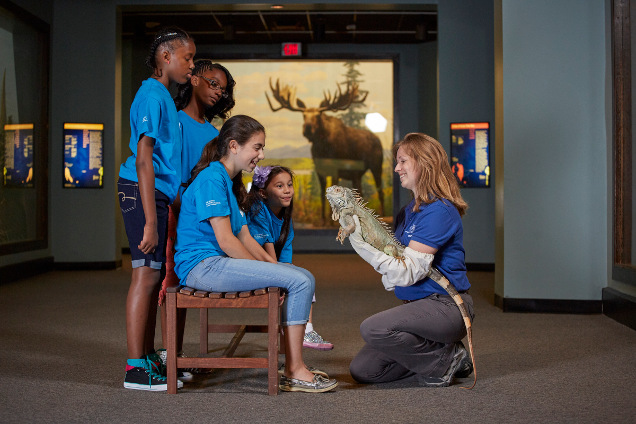students with lizard